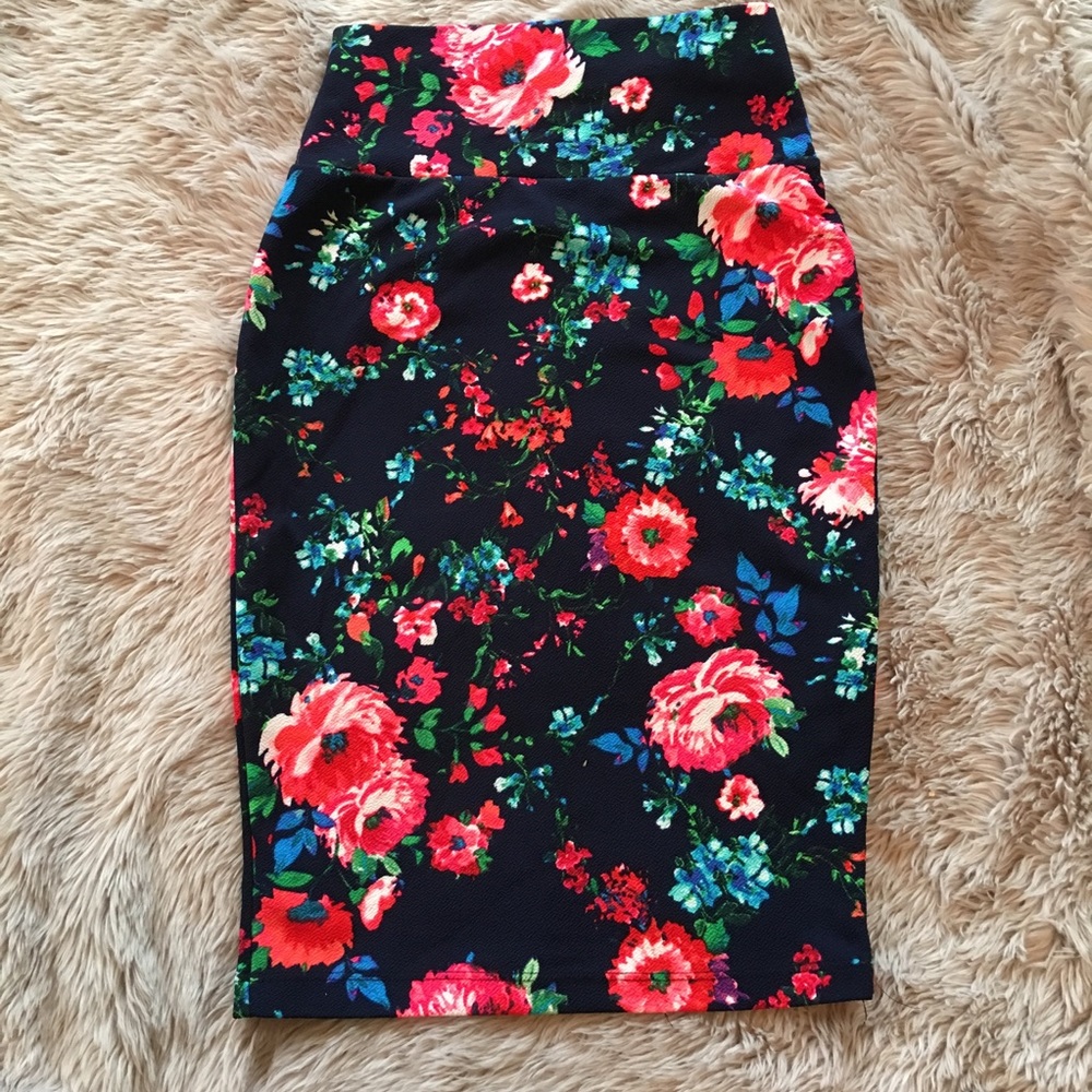 🌿 floral pencil skirt! adorable, stretchy & comfy